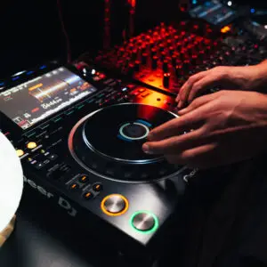 DJ lesson at Academy94