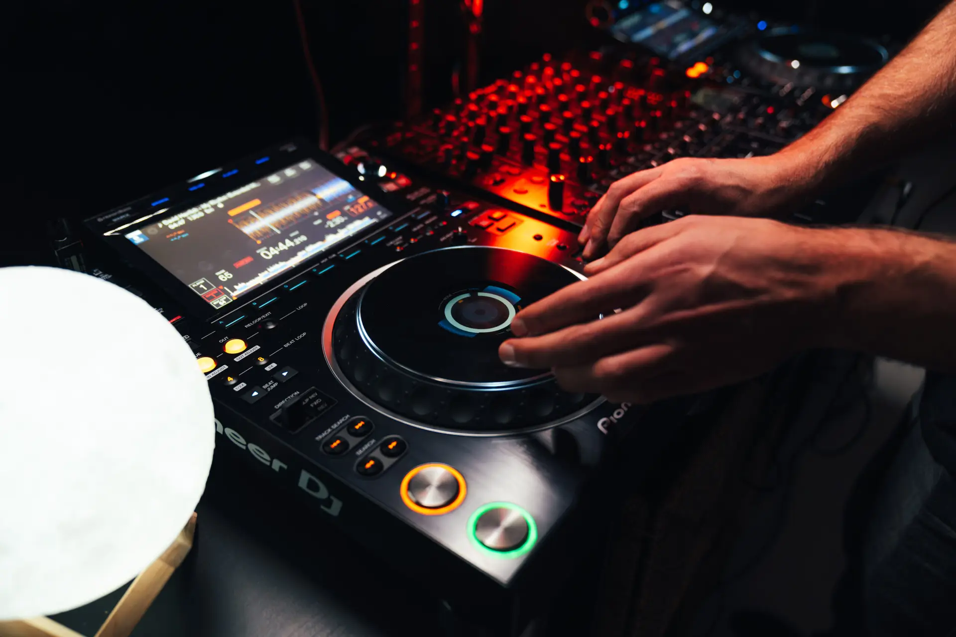 DJ lesson at Academy94